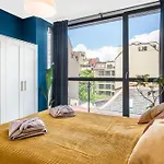 Apartment Artistic Flat In Center For Business&pleasure Trips